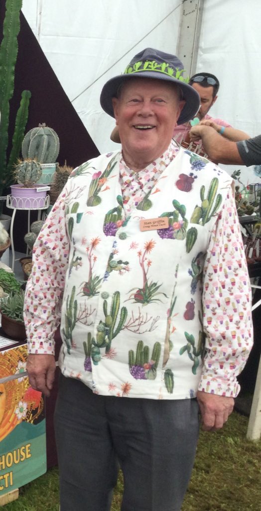 craighousecacti's tweet image. Happy birthday and lots of love to my partner Stan. Thank you for being there for me 😄😘🌵🍾🎂. #cactuscouple #100masters #cacti #succulents #popsythecactus