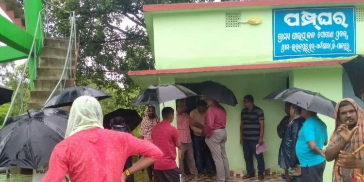 OrissaPOSTLive's tweet image. Acting on complaints about large-scale irregularities committed in some drinking water projects in Jajpur, Lokayukta started an investigation. 

orissapost.com/lokayukta-star…  #DrinkingWaterProjects #Jajpur #Odisha