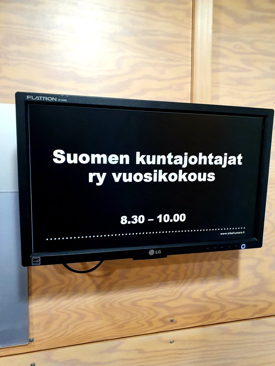 tuomas_lohi's tweet photo. Suomen Kuntajohtajat ry. tarkoituksena on kuntien, kunnallishallinnon ja kuntajohtajien aseman sekä etujen kaikenpuolinen kehittäminen. Keskeistä on mm. kuntajohtajan työssä kehittymiseen, työssä jaksamiseen ja työsuhdeturvaan liittyvät asiat. @kuntaliitto #kuntajohtajapäivät https://t.co/A2uloliZnb