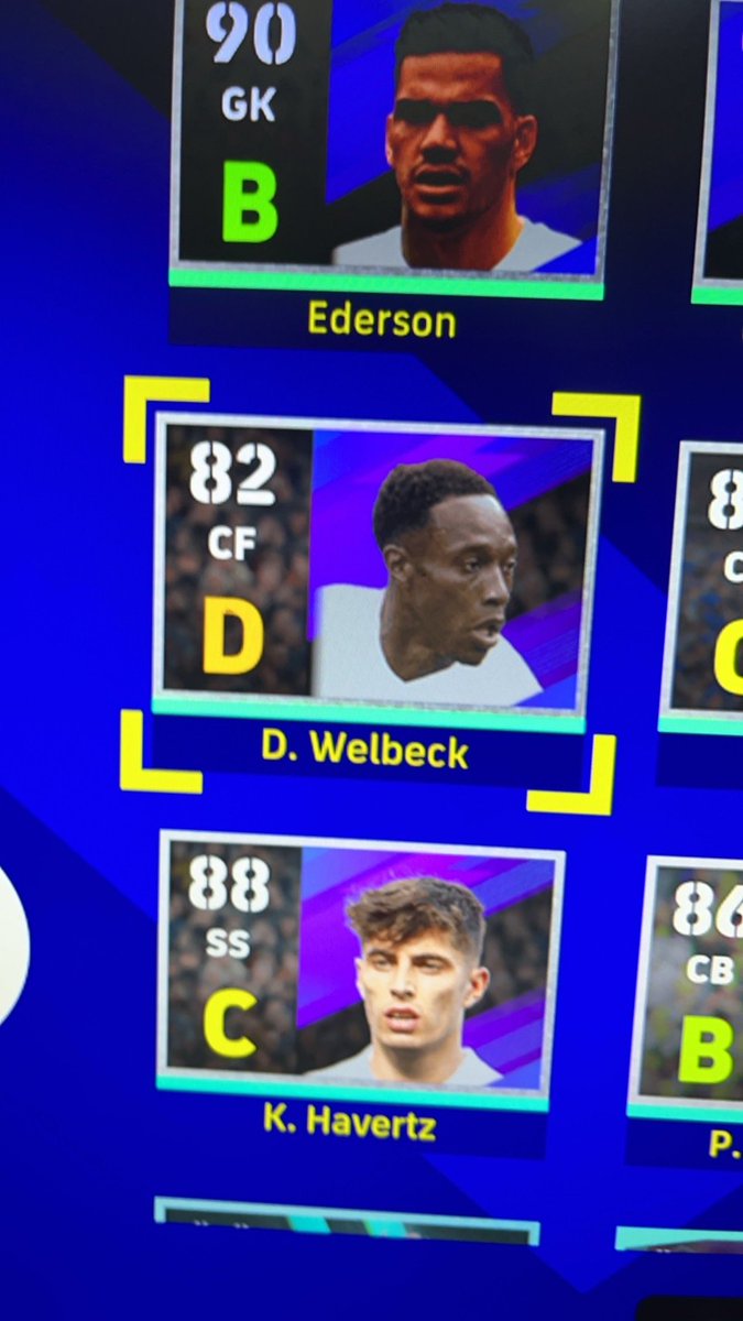aongunner's tweet photo. Terrible Konami live update, Danni Welbeck had a good performance and he had 1 assist. But he has given live update to "D". But Lisandro Martínez and Harry Maguire have live update to B. They lost but have given good form.  @play_eFootball @we_konami @Konami_Asia https://t.co/nyHDTyXEgw