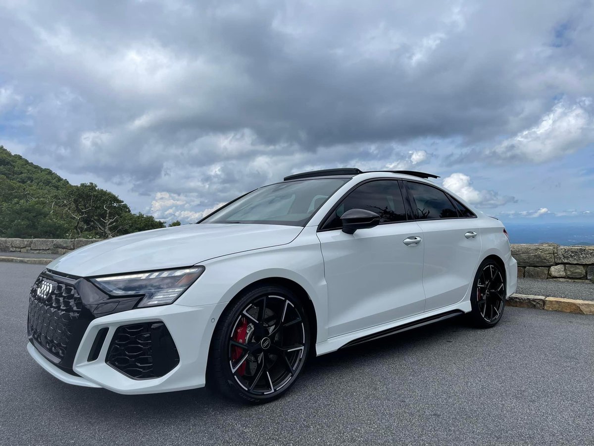 JezzaMaqasa's tweet photo. The most beautiful saloon( sedan) that ticks most boxes for a family , performance,convenient daily to live with. You guessed right South Africa 🇿🇦, the baby RS is in town . https://t.co/ThnTjggYJP