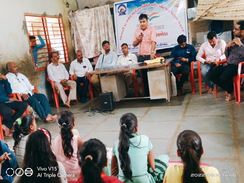 AdcDahod's tweet photo. #HarGharTiranga 
On the occasion of Azadi Ka Amrit Mahotsav, taluka level art competition was celebrated at Vadela, Ashramshala Limkhedha on 10 August 2022

All participating students were given national flag and certificates

Team Piramal got chance to be a part of this event https://t.co/bcUgBnIJlX