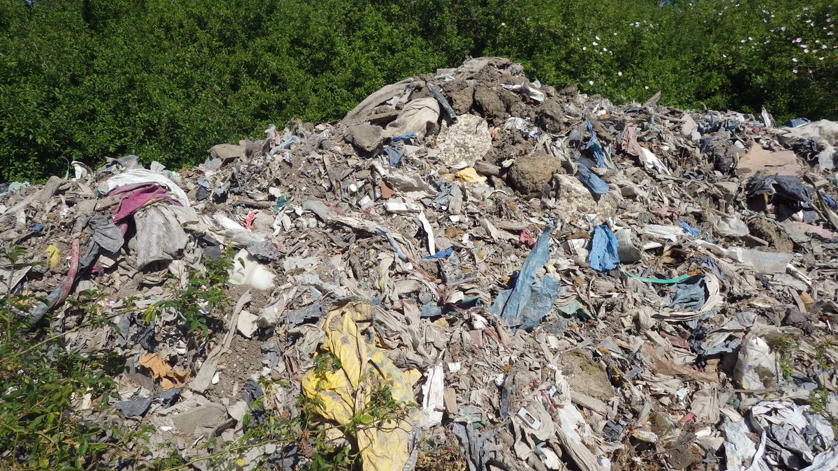 EnvAgencyAnglia's tweet photo. An Essex man was handed a 14 month prison sentence for an illegal waste operation.

Full story here: https://t.co/sikPRYmaMR

Anyone with information about waste crime should contact our hotline 0800 80 70 60 or anonymously to Crimestoppers on 0800 555 111 

#Crime #Essex https://t.co/GBrzBIxe3u