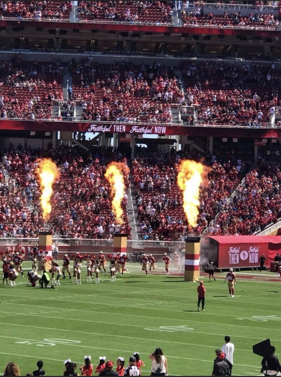 Jeepguy1211's tweet photo. Take me back!  Can’t wait to get to another 49er game!  #49ers #footballseason #bangbangninergang https://t.co/VmR3UzKt5Q