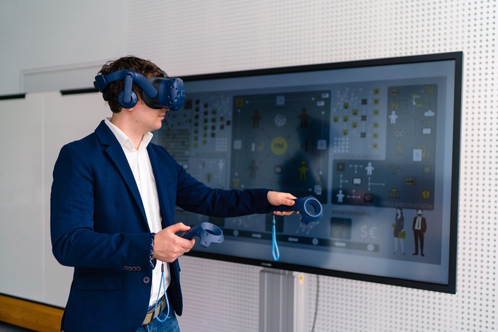 Welche #Potenziale bietet das zunehmende #Zusammenwachsen von #Services und #Produkten? Nehmen Sie teil am #Workshop des #Kompetenzzentrums Smart Services am 13.09 (<a href="/iaostuttgart/">Fraunhofer IAO</a>). iao.fraunhofer.de/de/veranstaltu…