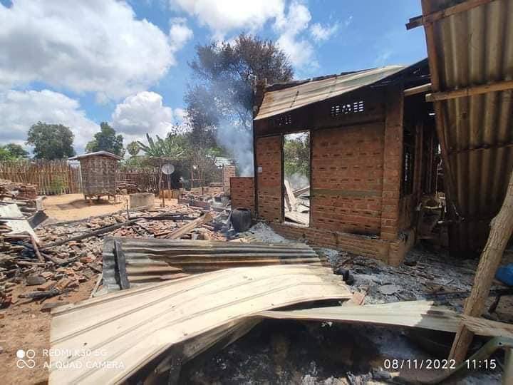 hanny_2004s's tweet photo. Over 10 residential properties were burnt down by junta soldiers in their raid to Pantinetaw village, southern Myaing tsp, Magway division this morning. #2022Aug12Coup #CrimesAgainstHumanity #WhatsHappeningInMyanmar https://t.co/ypfbqzKHm8