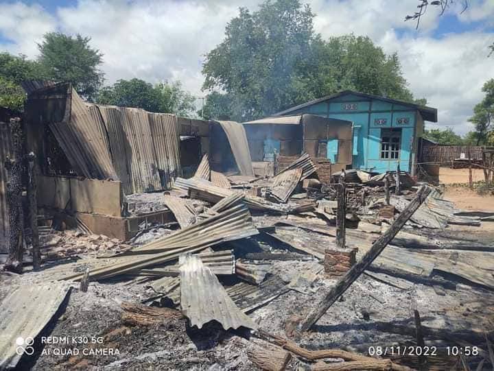 hanny_2004s's tweet photo. Over 10 residential properties were burnt down by junta soldiers in their raid to Pantinetaw village, southern Myaing tsp, Magway division this morning. #2022Aug12Coup #CrimesAgainstHumanity #WhatsHappeningInMyanmar https://t.co/ypfbqzKHm8