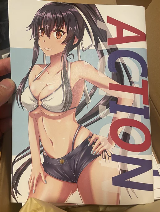 新刊届いた!!!あと新刊に付属させるポストカードと当日使用する名刺!ファンシー紙のザラっとした質感と印刷が良いですねポストカード、ミラーマルチと言うものを使用して見ましたご良い感じです。 