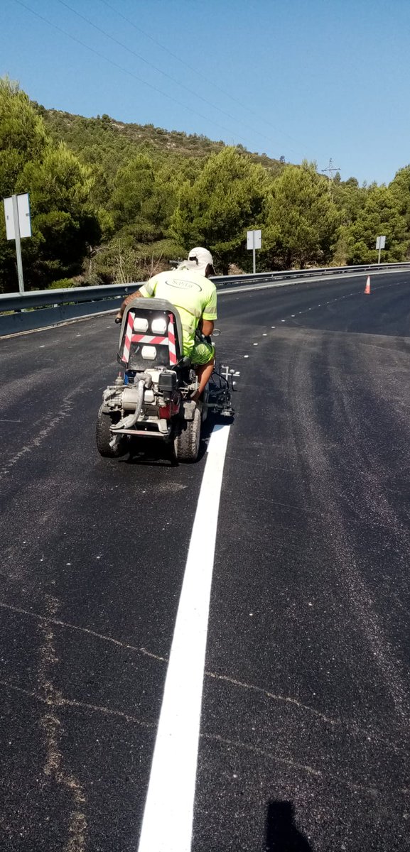 dgimers's tweet photo. Hem finalitzat les tasques de rehabilitació del ferm de la C-43 entre #Benifallet #PinelldeBrai i #Gandesa #TerresdelEbre

S'ha millorat la #Seguretat i la #Confortabilitat de la carretera #APeudeCarretera https://t.co/7yPt0TU0hQ