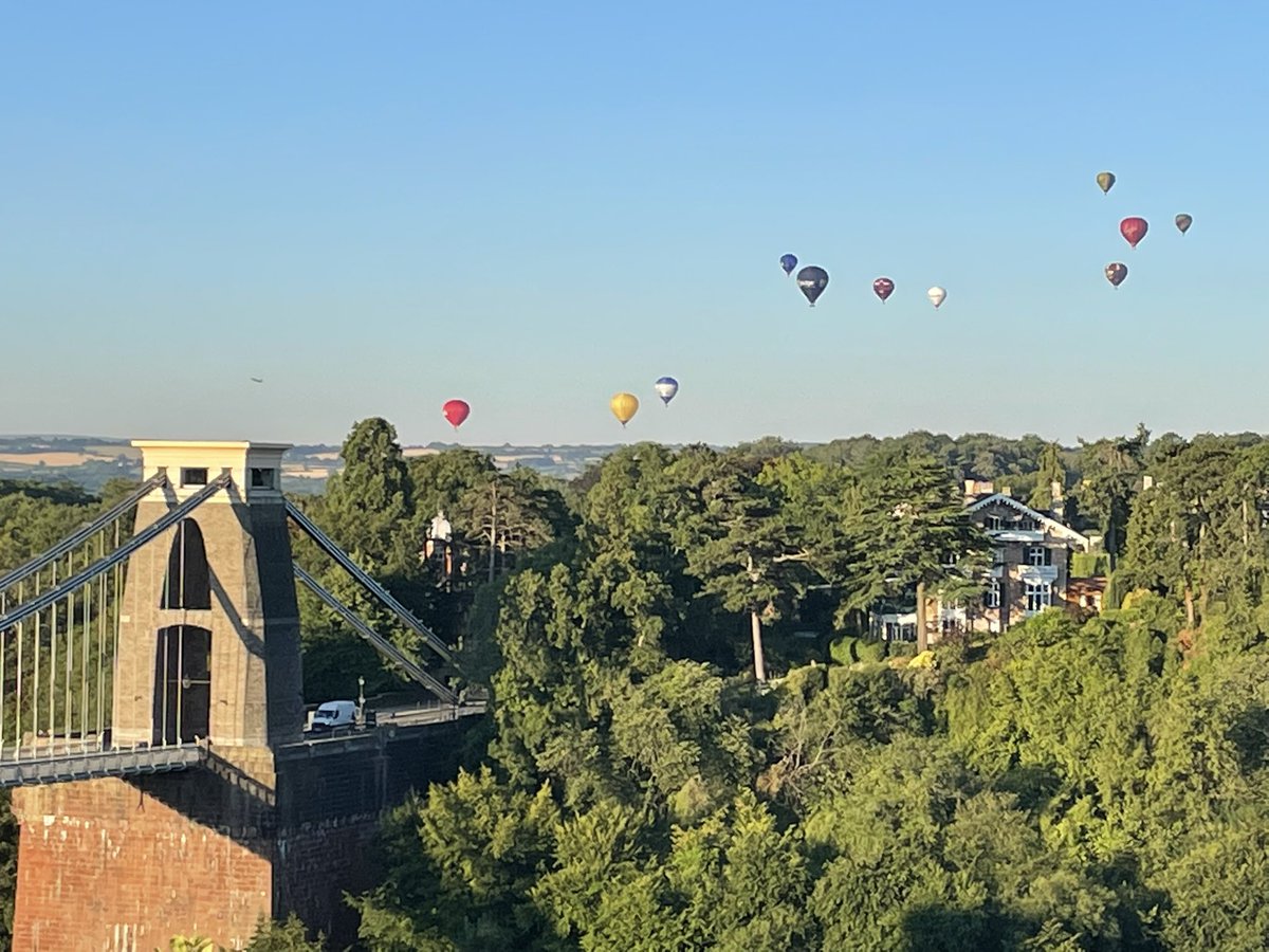 KevinThepriest's tweet photo. Overlooking Clifton Bridge to watch the Bristol balloon festival https://t.co/9FW7IJr9fu
