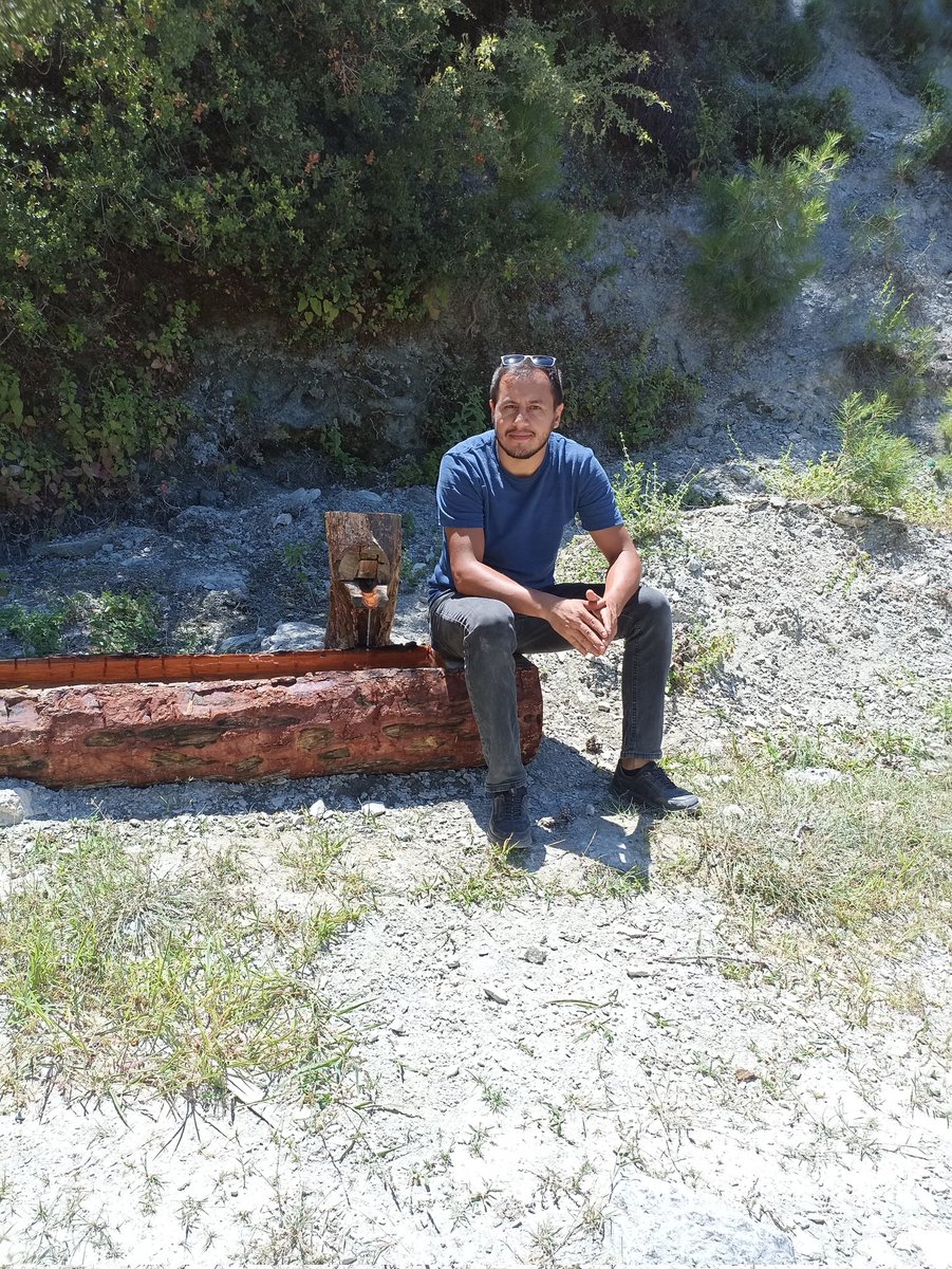 Olmaz dediğin ne varsa hepsi olur. 
Düşmem dersin düşersin, Şaşmam dersin şaşarsın. 
Öldüm der durur, yine de yaşarsın...

Hz. Mevlâna

Hayırlı Cumalar...