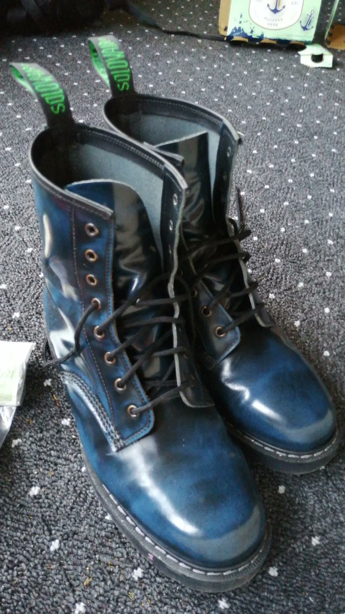 kopp_lars's tweet photo. Die boots sind frisch poliert und eingewachst 🥰
Heute geht's zum Wutzrock.
Deutschlands ältestes alternativ fastival.
Und auch intelligentestes, da dort 2G konzept ist.
Bei 31° werde ich aber leiden 😪
Hoffe das ich um 18uhr nen schattigen platz habe wenn meine erste schicht ist https://t.co/OIRV8jAYK0
