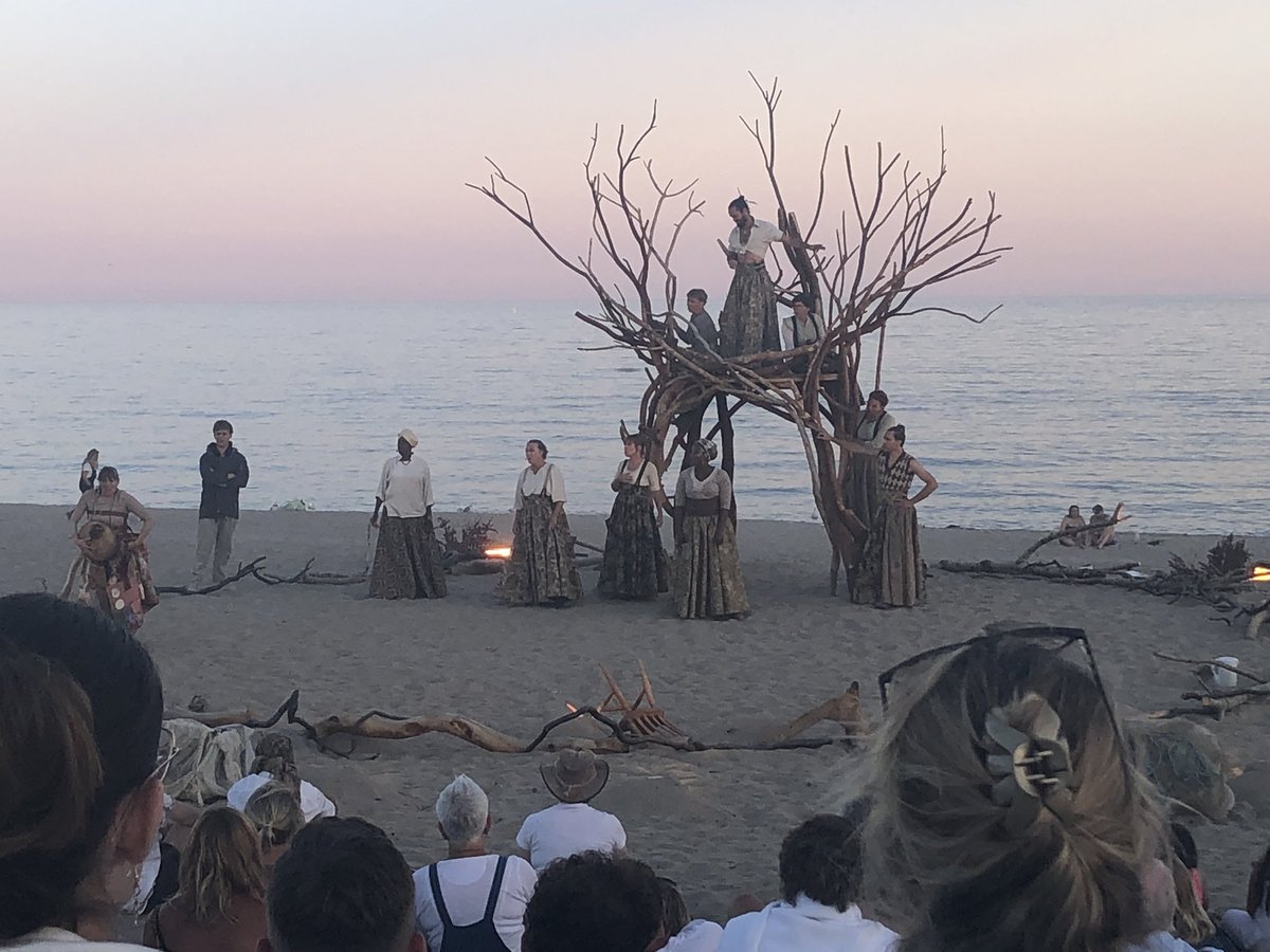 There will be few nights as perfect. A show packed full of beauty and hurt and hope. Take a bow @MyriddinPharo @em_hogg and the whole talented <a href="/WILD_WORKS/">WILDWORKS</a>  team. Smart of you to cast a super moon too.