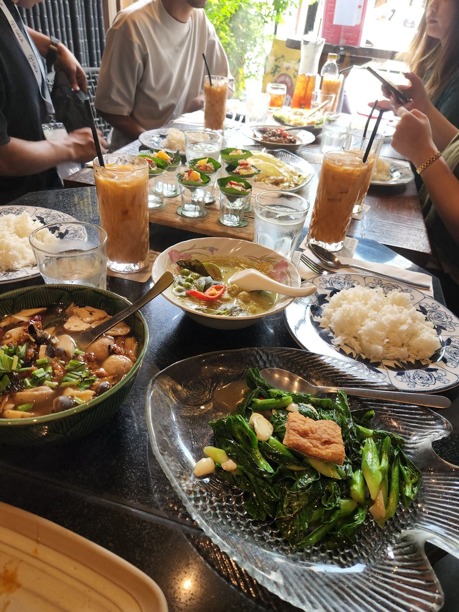 IanLivesCrypto's tweet photo. Enjoying a colorful, fresh, and tasty lunch with the team 🇹🇭 https://t.co/NLbqGbKMAQ