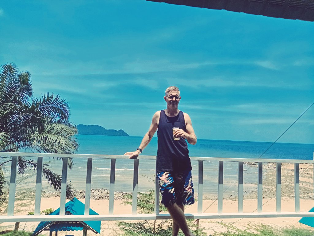craigdude2001's tweet photo. Checking out some digs a few kms down the road for when my parents visit in October. Should like the view, there is a beach to walk on! #ChomLay #Pathio #Chumphon #Thailand https://t.co/lOxFxwwODf