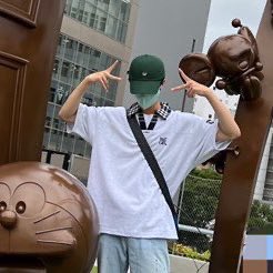 user01322's tweet photo. me to wonjin If you agree to be my best friend take a picture with the gift *and he's already done that* guys wonjin my bestie now literally we are besties https://t.co/7eOVA2mOUN