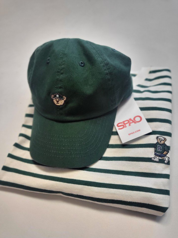 user01322's tweet photo. me to wonjin If you agree to be my best friend take a picture with the gift *and he's already done that* guys wonjin my bestie now literally we are besties https://t.co/7eOVA2mOUN