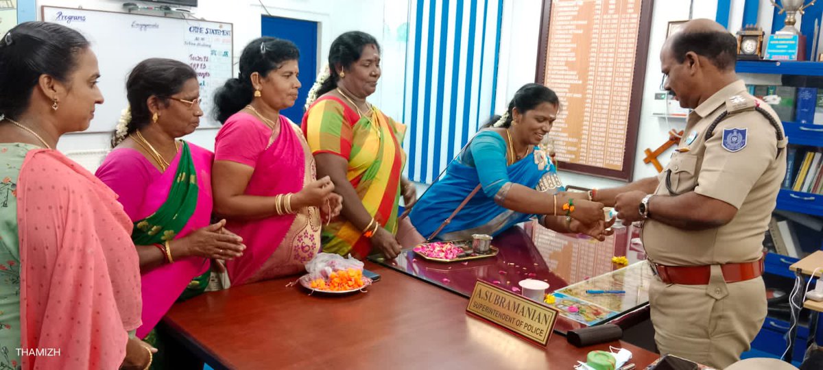 MAHILAshakthi's tweet photo. #RakshaBandan #MahilaMorcha https://t.co/wFVHWEcaJ1