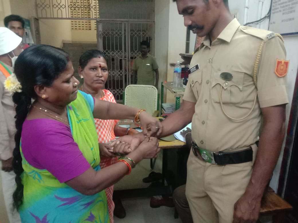 MAHILAshakthi's tweet photo. #RakshaBandan #MahilaMorcha https://t.co/B5h5klZ8P3