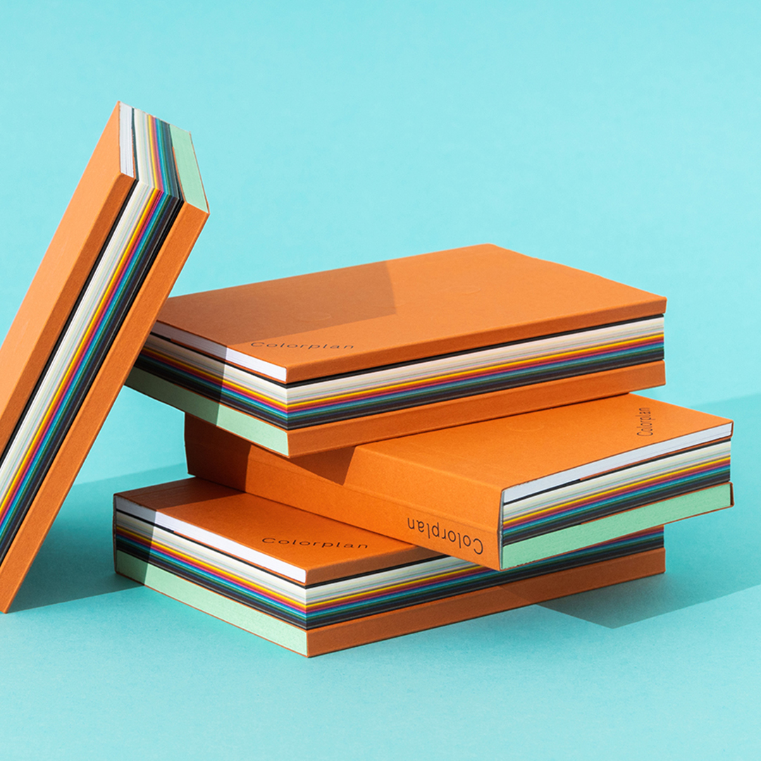 colorplanpapers's tweet image. The tiny #ColorplanMini No. 3 manages to squeeze in all 55 shades, 25 embossings and 8 weights of the Colorplan range💥

Two additional heavyweights of 1050gsm and 1400gsm are also available to sample through a request to your local Colorplan stockist &amp;gt;  bddy.me/3Agd50s