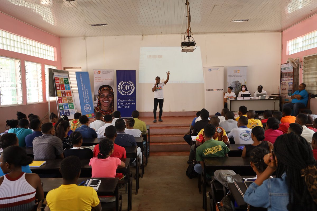#InternationalYouthDay 

W/ @UNMadagascar, @UNFPA has been engaging w/ 300+ young people from 11 regions of #Madagascar on preventing #earlypregnancies & ending #GBV.

The #youth have also been sensitised on #familyplanning to help them make informed choices for their future.