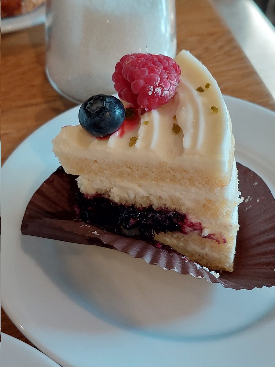 Fitsi_Fits's tweet photo. Вкусняшки в буше 🍰 https://t.co/k7elblnq2G