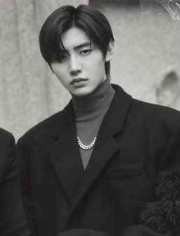 forforland_'s tweet photo. ซองฮุน prada เกินไปมากกก ออร่าความโมเดลความนายแบบพุ่งออกมาเต็มๆ หล่อแพงสุด https://t.co/nz1fWnciuC