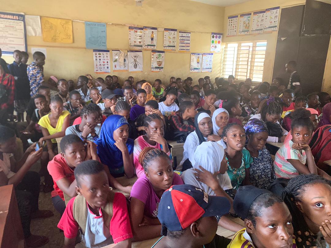 AdeyemiOlabinjo's tweet photo. We are impressed with the turnout of students at the centre for the free coaching. It's clear that I am doing what is right because it's meeting the needs of the people.

A larger quantity of the forms will be given at the centre and not just based on recognitions. https://t.co/tcNVi8R0Gb