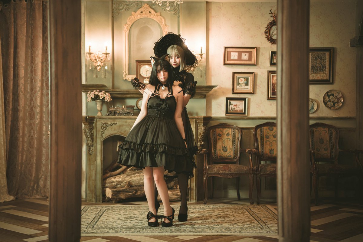 《魔女と黒猫》
🖤🐈‍⬛🐾

black cat
@rakuraku166
witch 
@haruka175cm https://t.co/LhiVBQWKN2