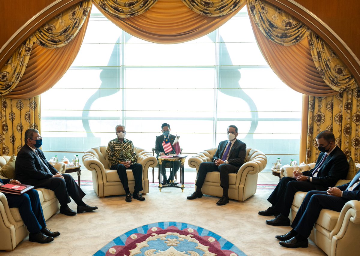 Met with HE <a href="/IsmailSabri60/">Ismail Sabri</a> Prime Minister of #Malaysia, to discuss economic &amp; investment cooperation, international developments, especially in Palestine, &amp; support for the Rohingya refugees in Malaysia. We value our close ties &amp; look forward to enhance cooperation at all levels.