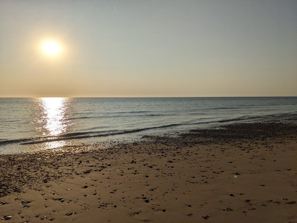 DaveyPalmer1's tweet photo. Had an early morning stroll along Seaham Beach before the heat kicks #seaham #seahambeach #countydurham https://t.co/6E0oVyLXbe
