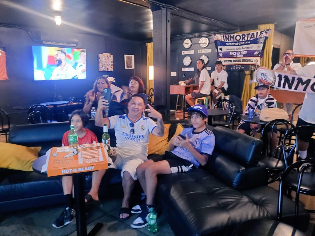InmortalesRMCF's tweet photo. 🚨 @realmadrid 🚨

#SuperCampeones
Después de un tour por la USA
Donde hemos dejado claro quienes somos como peña y grupo de animación.
Nuestro amado club se corona.
Que bendición ser Madridista🙏🏼
Ahora con las baterías al full empezamos una nueva temporada.
#OurWayOfLife #RMCF https://t.co/7mT2ucu3xg