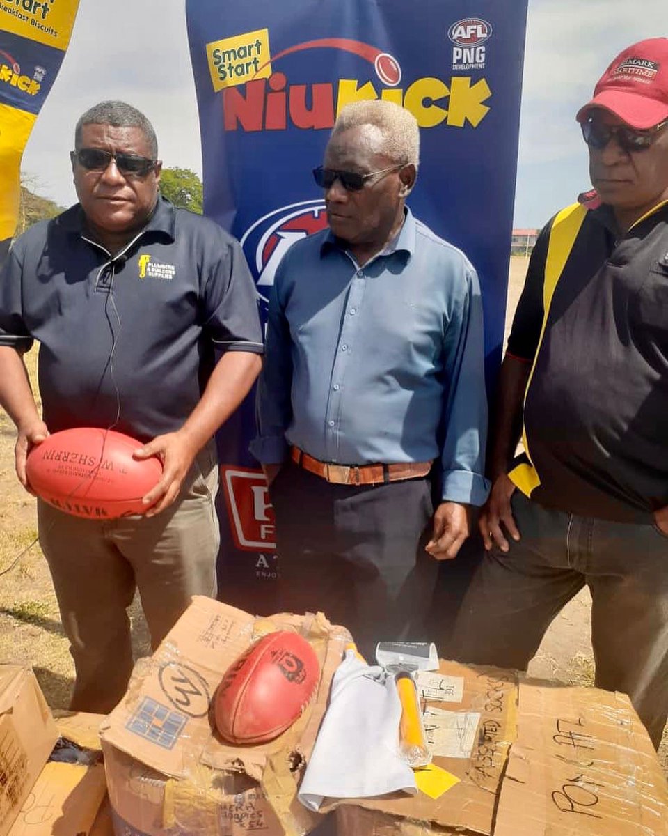 AFL PNG Development are proud to support our footy communities and we are thrilled 🙌 to provide this donation of equipment  for the POM AFL Senior competition (men &amp; Women) Including a set of goal post pads for Colts AFL oval. 

#AFLSouthPacificFootyAid #AFLPNGDevelopment  🇵🇬