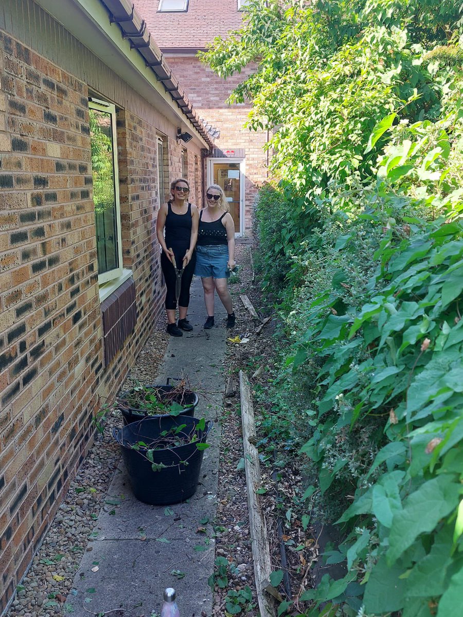 📷 from volunteering yesterday <a href="/WfldHospice/">Wakefield Hospice</a> with <a href="/RSMUK/">RSM UK</a>’s marketing and communications team 🪴 🎨 ⚒️ 

Thank you to the staff and patients for making us feel so welcome — we really enjoyed our day and hope to return again in the near future 💚 

#LifeAtRSM