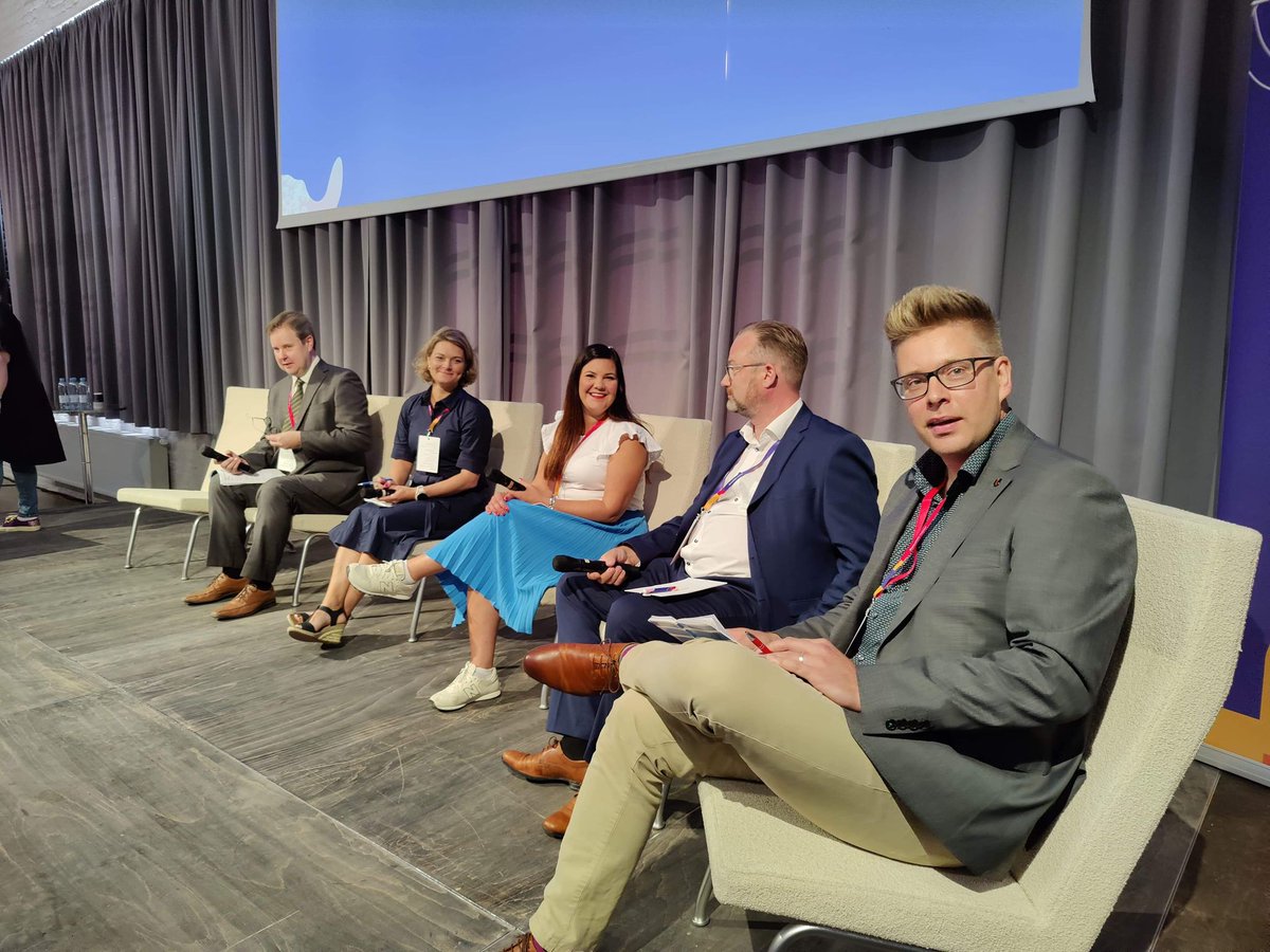 Kunnia olla mukana #kuntajohtajapäivät paneelissa pienten kuntien edustajana.

Kiitos monipuolisesta kuntapolitiikan tulevaisuutta luotaavasta keskustelusta kollegat <a href="/KjLeinonen/">Linda Leinonen</a> <a href="/RitvaViljanen/">Ritva Viljanen</a> <a href="/jarkko_malmberg/">Jarkko Malmberg</a> <a href="/erikastrandberg/">Erika Strandberg</a>  <a href="/JaniPitkaniemi/">Jani Pitkäniemi</a> &amp; moderoija @SallinenSini  💪💪