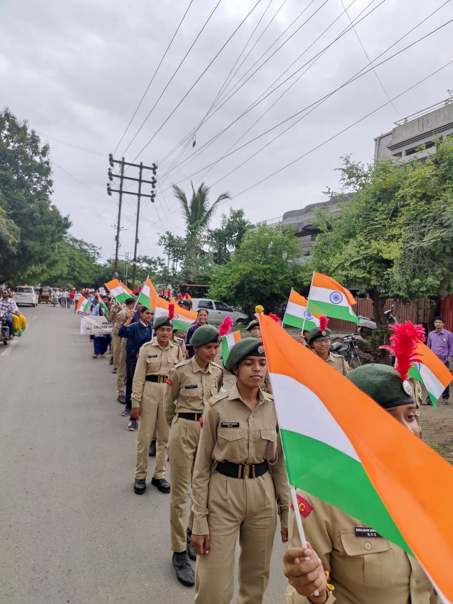 Solapur15's tweet photo. हिराचंद नेमचंद कॉलेज ऑफ कॉमर्स एन सीसी युनिटने आज तिरंगा रॅलीचे आयोजन केले यामध्ये सर्व एनसीसी कॅडेट्सनी उत्साहाने सहभाग नोंदवला https://t.co/i93A8ec2GH