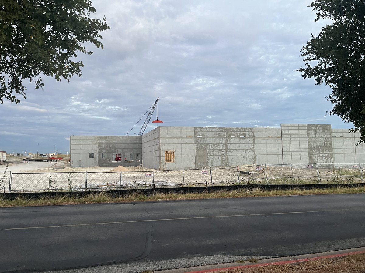 HawkNationHHS's tweet image. Hi @Kohls my name is Mr. Grebb and I’m the president of the Colorado Sands HOA. Let me know if you need anything while you are getting settled in.