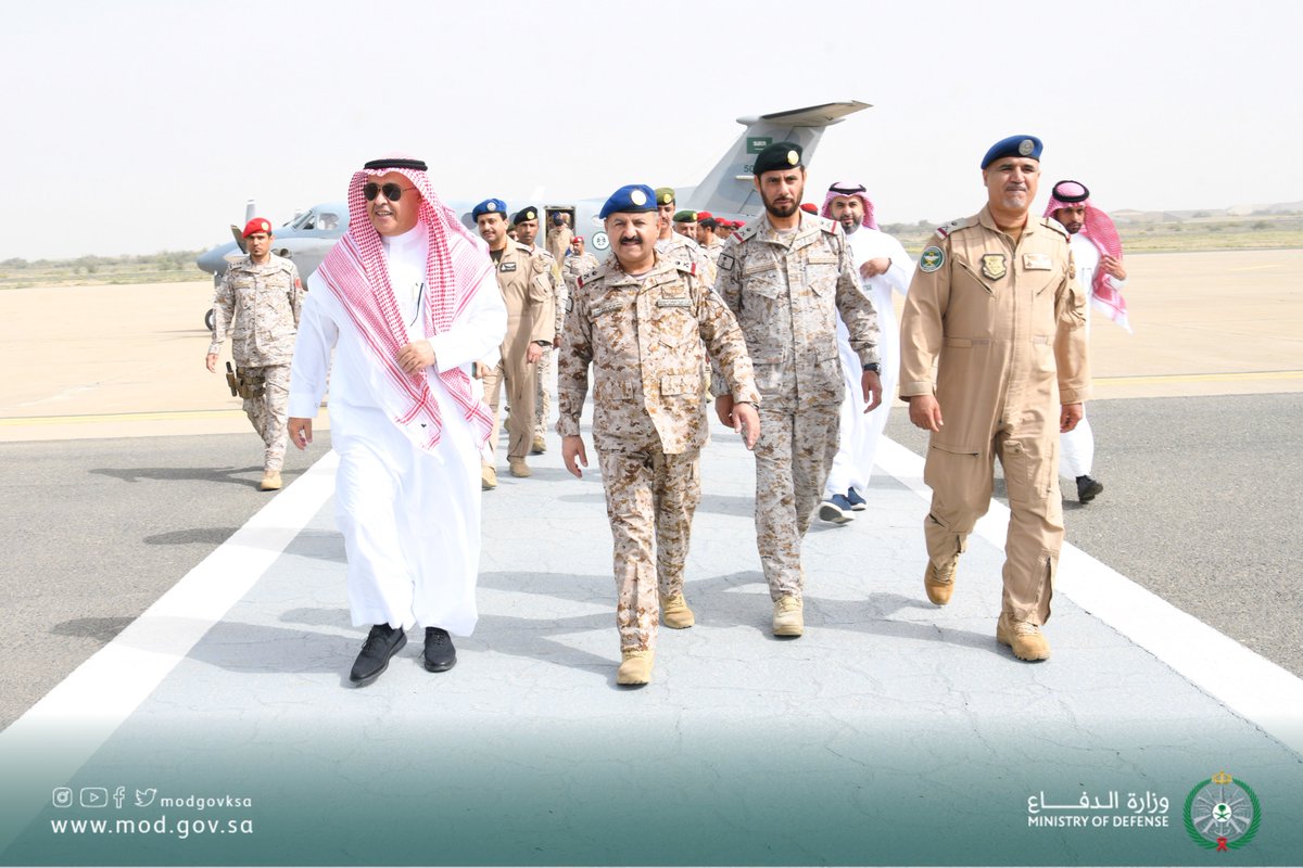 modgovksa's tweet photo. بتوجيه من سمو #ولي_العهد.. معالي مساعد وزير الدفاع للشؤون التنفيذية الدكتور خالد بن حسين البياري، يزور المنطقة الجنوبية.

#وزارة_الدفاع
https://t.co/2ZJaUo6tB3 https://t.co/aB9Grn2Sgi