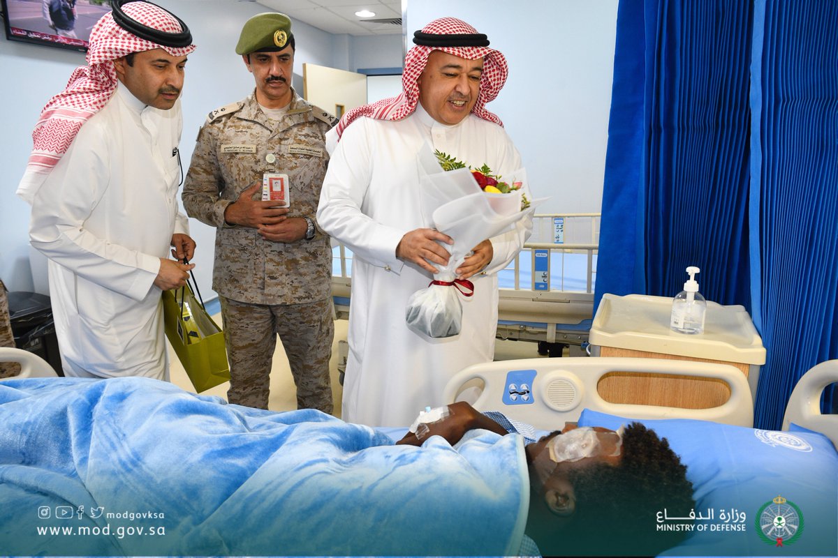 modgovksa's tweet photo. بتوجيه من سمو #ولي_العهد.. معالي مساعد وزير الدفاع للشؤون التنفيذية الدكتور خالد بن حسين البياري، يزور المنطقة الجنوبية.

#وزارة_الدفاع
https://t.co/2ZJaUo6tB3 https://t.co/aB9Grn2Sgi