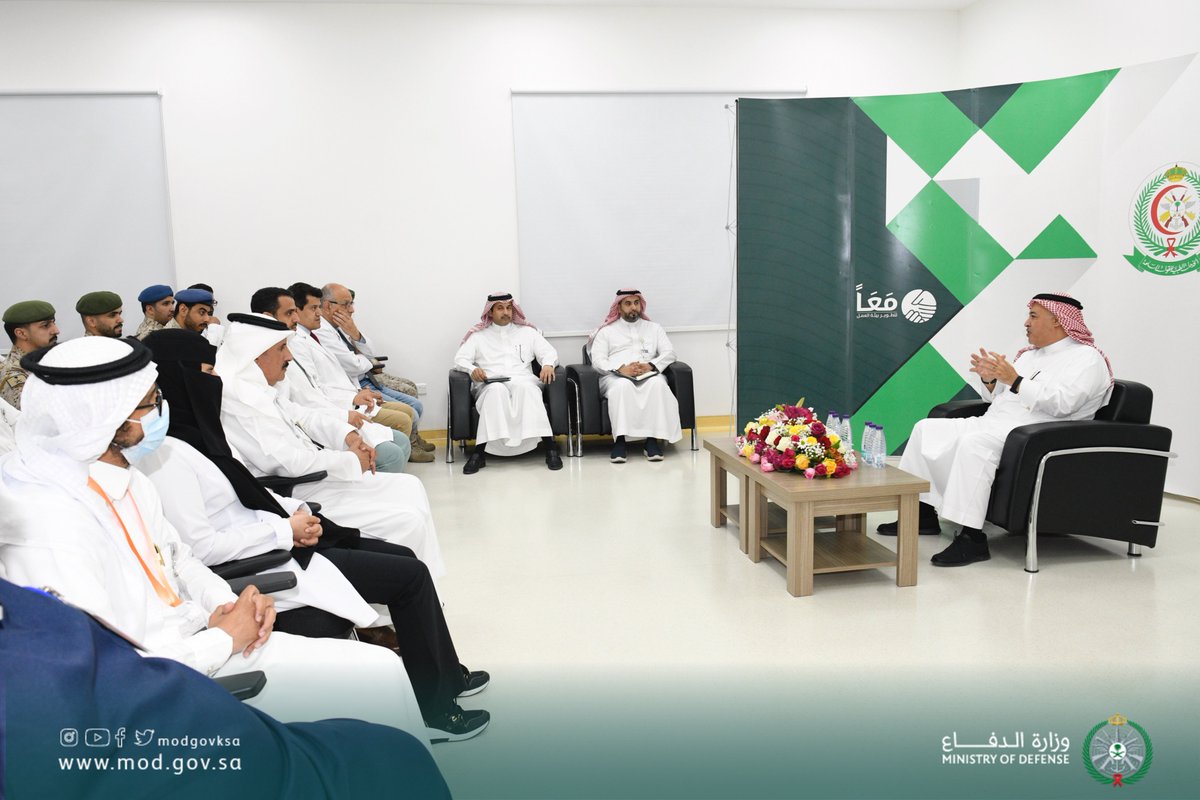 modgovksa's tweet photo. بتوجيه من سمو #ولي_العهد.. معالي مساعد وزير الدفاع للشؤون التنفيذية الدكتور خالد بن حسين البياري، يزور المنطقة الجنوبية.

#وزارة_الدفاع
https://t.co/2ZJaUo6tB3 https://t.co/aB9Grn2Sgi
