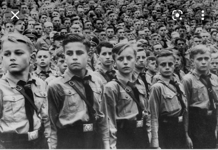 JozeJechich_JJ's tweet photo. Chiudiamo con un confronto con la Hitlerjugend
L'unica differenza è che queste foto non sono a colori 😬
#Russia #RussiaIsATerroristState #Putin #PutinWarCriminal #Ucraina #Zelensky #NATO #USA #Crimea https://t.co/3HVYliHhLC