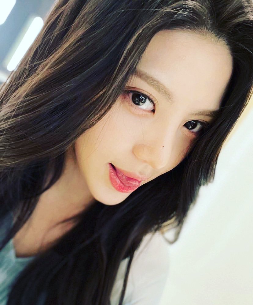 ch_chloe33's tweet photo. 幸福，不是長生不老
不是大魚大肉，不是權傾朝野
幸福是每一個微小的生活願望達成🌟
當你想吃的時候有得吃，想被愛的時候有人來愛你。🥰🥰
Happiness ❤️❤️❤️❤️❤️
#loveyourself #love #cute #likeforlikes #folloeme #happy #live https://t.co/4Ynm69bpjS