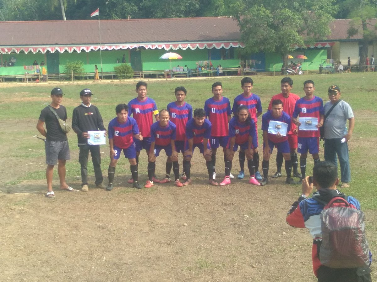 Dalam rangka menyambut Hari Kemerdekaan RI ke 77 telah di adakan Pertandingan Sepak Bola antar Club dalam satu Eilayah Kecamatan Kayan Hilir, Kabupaten Sintang. 
Salam Olah Raga, Sehat selalu.