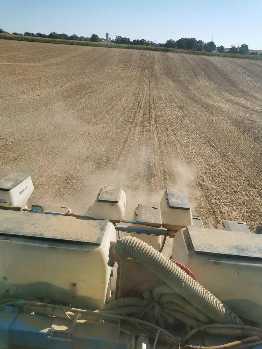 Fabientifen's tweet photo. Semis de colza en route 🤟🤟🤟🤟 https://t.co/EBig8K3UFV