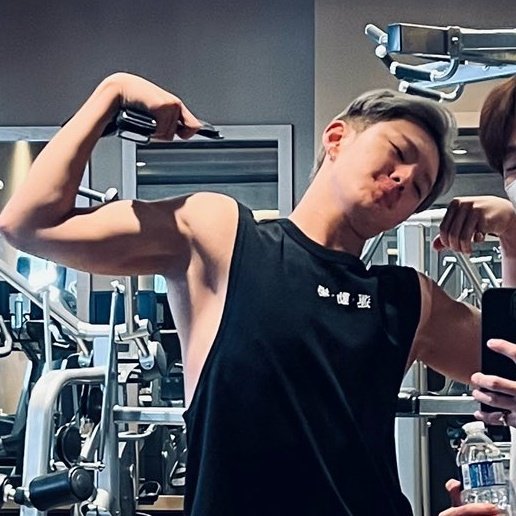 hourlyhowoo's tweet photo. choose your fighter 🐯 or 🍚
#호우 #순훈 #howoo #soonhoon https://t.co/52XGTVtj5C