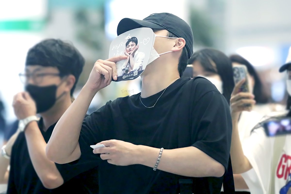 220812 인천공항 입국 직찍

잉구가 너 돌아오니까 날씨 맑은것봐☀️
아무데도 가지마🔥

그와중에 어깨 미쳤죠 티셔츠 핏 오졌죠ㅠㅠ👍

#서인국 #Seoinguk #ソイングク