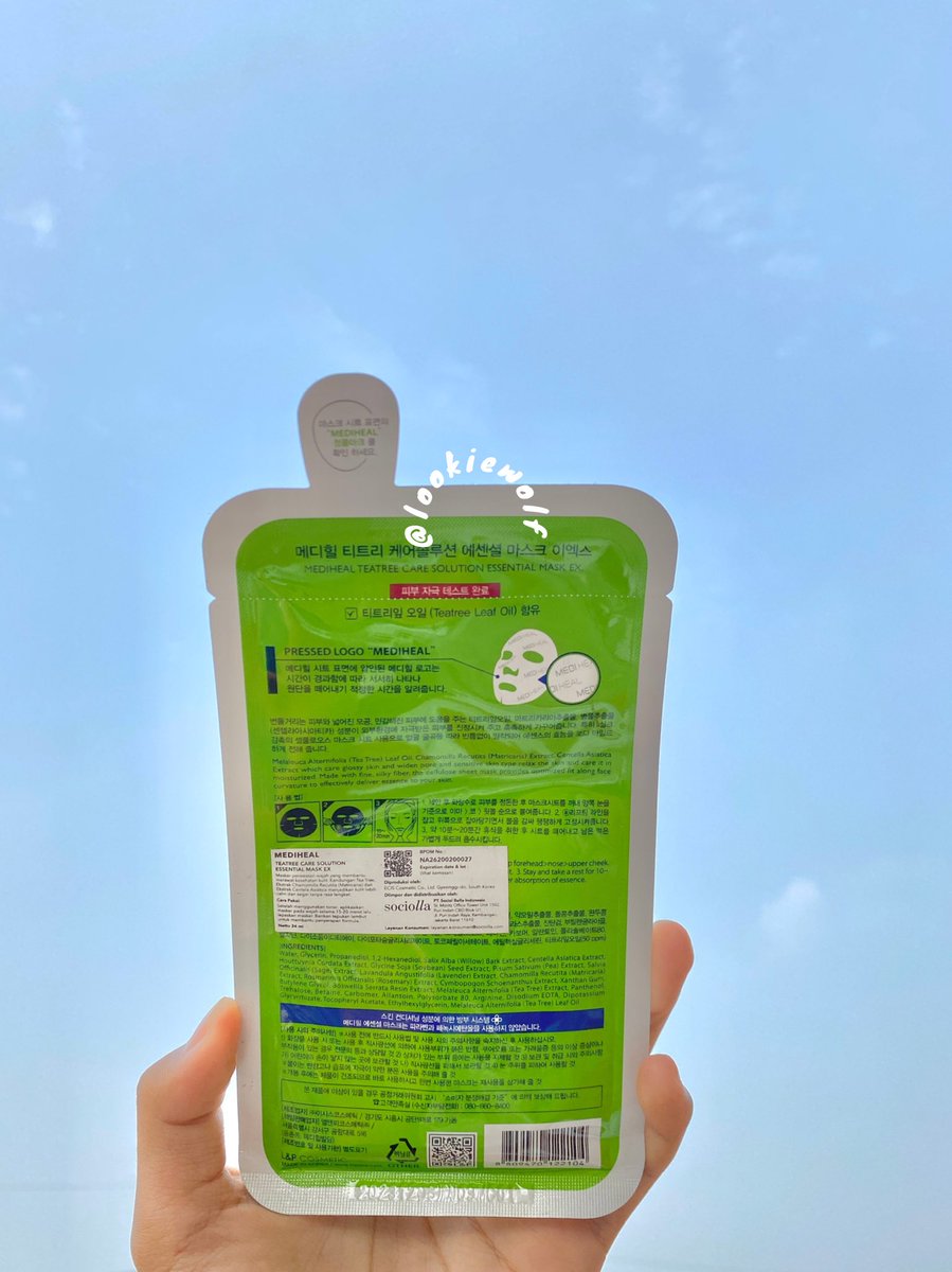 — 𝐌𝐞𝐝𝐢𝐡𝐞𝐚𝐥

salah satu brand sheet mask dari korea yang udah gak asing.

punya banyak varian yang bisa bantu masalah kulit kamu, dear!

yang aku pegang ini varian tea tree. bagus untuk oily to acne prone skin. 
 
#racuninskincare 
#skincareproducts 
#rekomenlookie