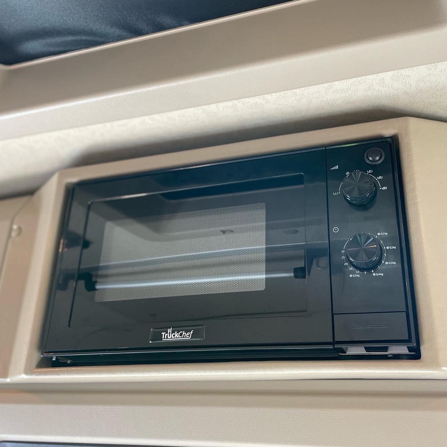 Kuda Automotive UK on X: Say hello to a truck drivers perfect companion 🚛  The industries leading 24v microwave oven, with its huge 20 litre capacity,  powerful 800w cooking output and tailored