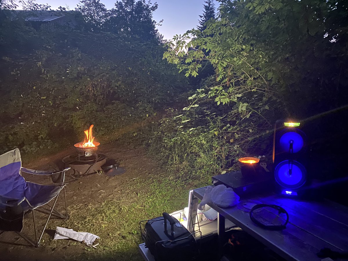WillTur14303902's tweet photo. Oasis music fire and rock crawling https://t.co/UiUsPYEJ3u