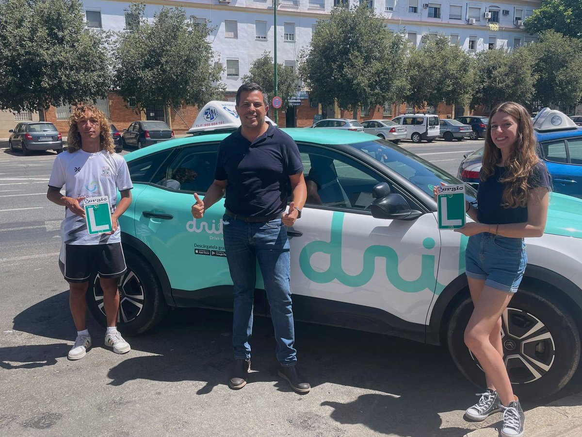 DriboApp's tweet photo. Triplete de nuevxs Dribers para sevilla 💃🚗💨

¡Muchas felicidades!
@dianateoo 
@macetilla_ 
@danimr_04 

¿Tú también quieres tener el carnet? Descárgate gratis la app de Dribo y empieza tu camino 💪🏽

*LINK EN BIO*

#driboapp #carnetdeconducir #novel #sevilla https://t.co/rI81rPPsVq